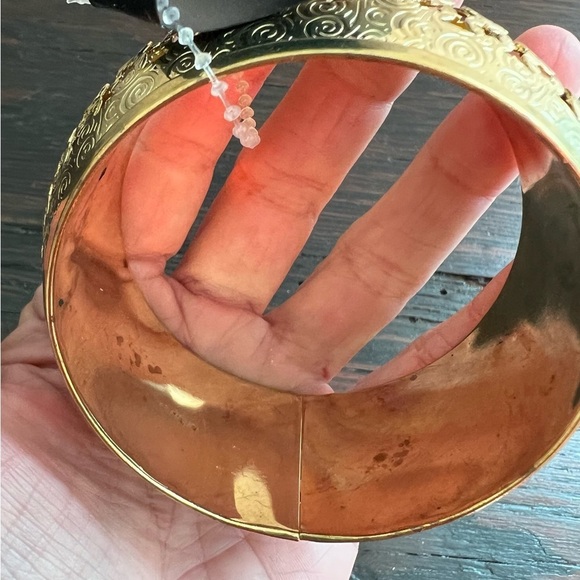 NWT Gold Tone Thick Bangle - Picture 4 of 5